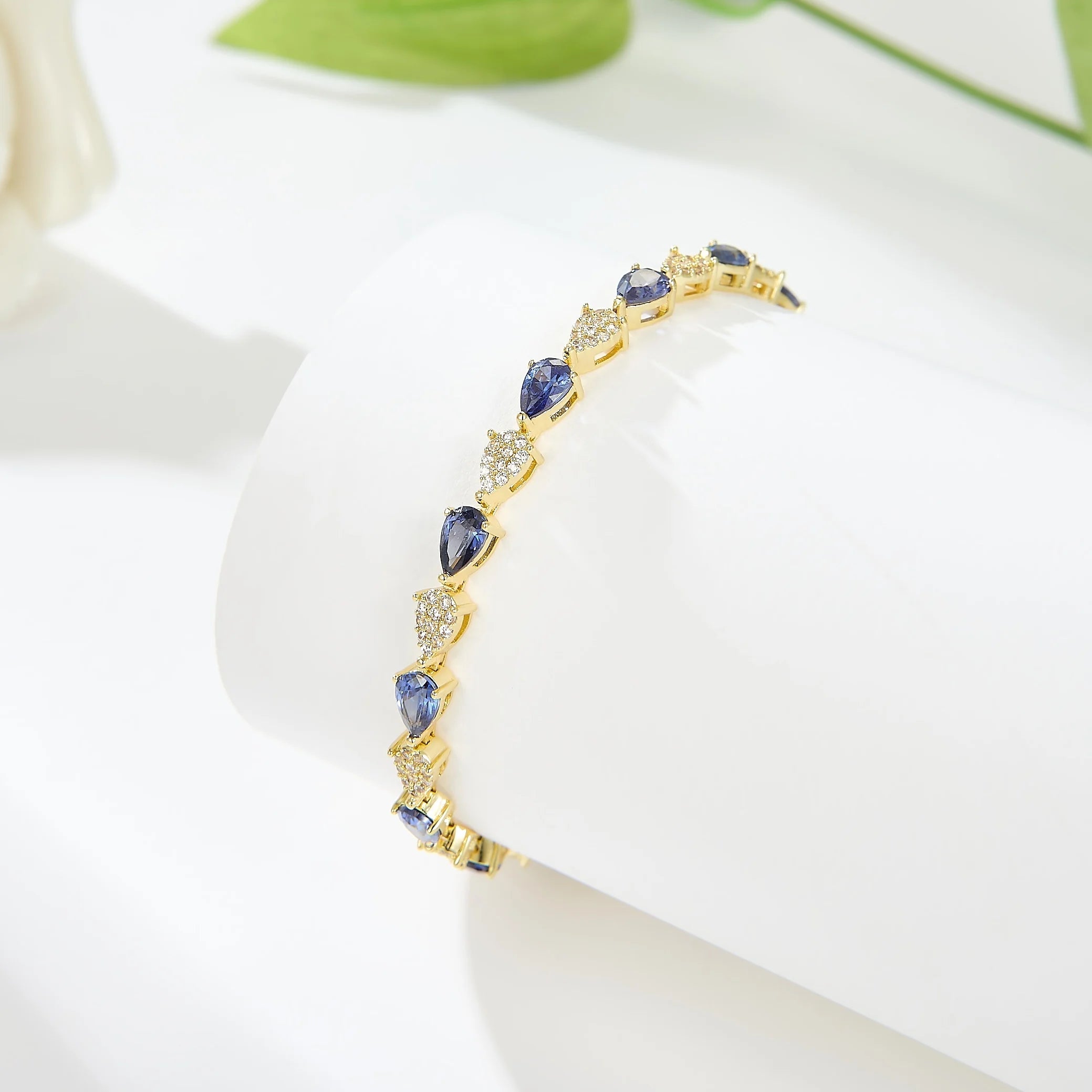 ✨ Pulsera Tennis Dorada con Zirconias