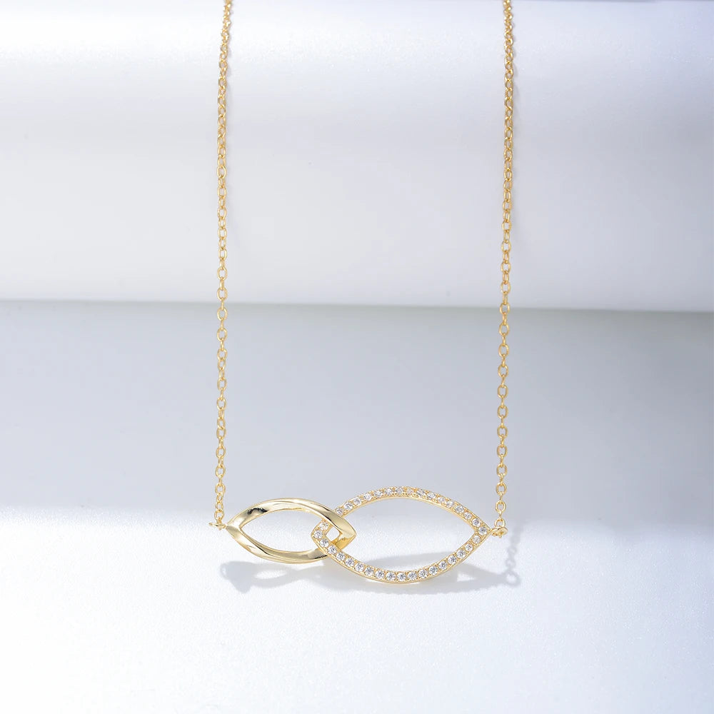 Collar Geométrico con Colgante y Zirconia