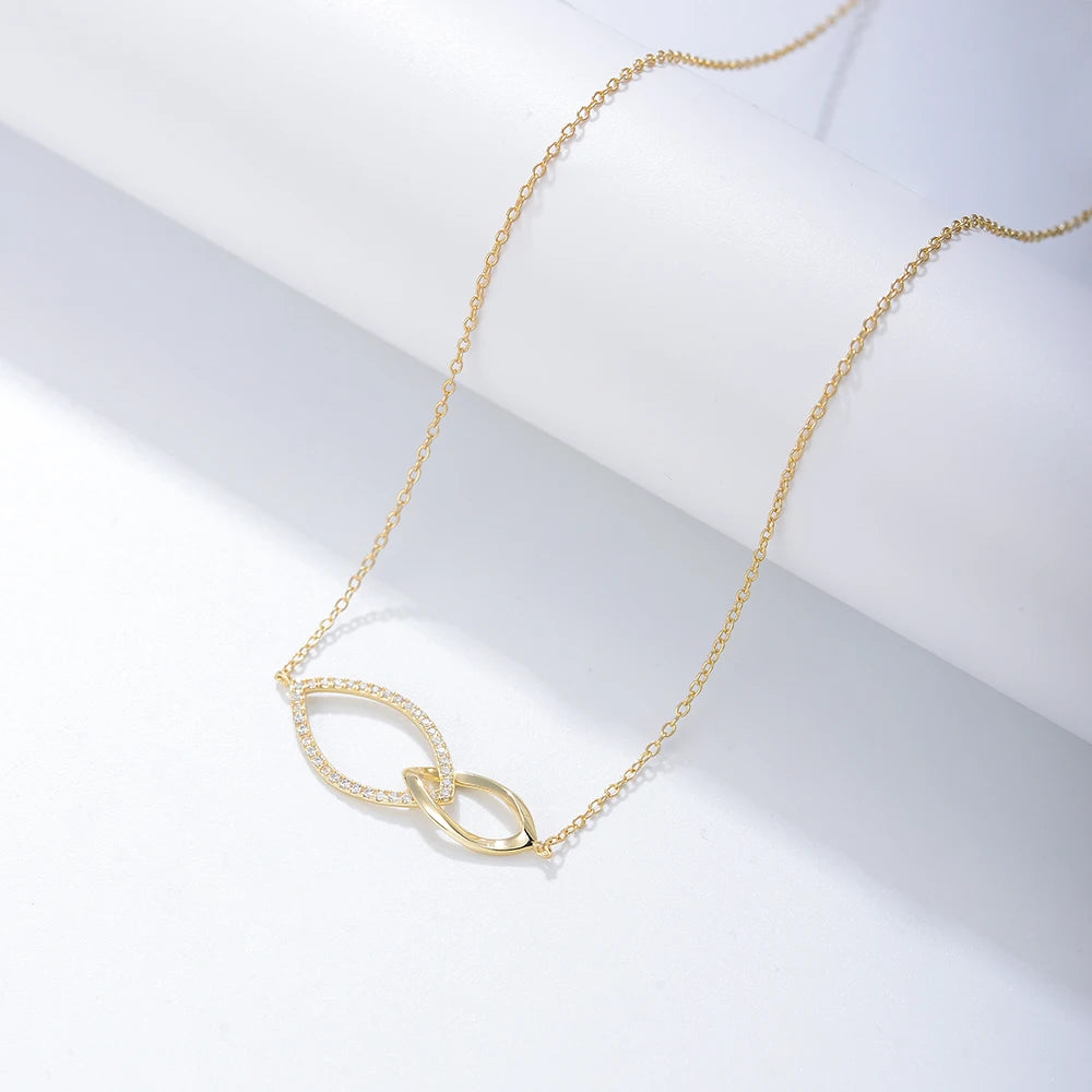 Collar Geométrico con Colgante y Zirconia