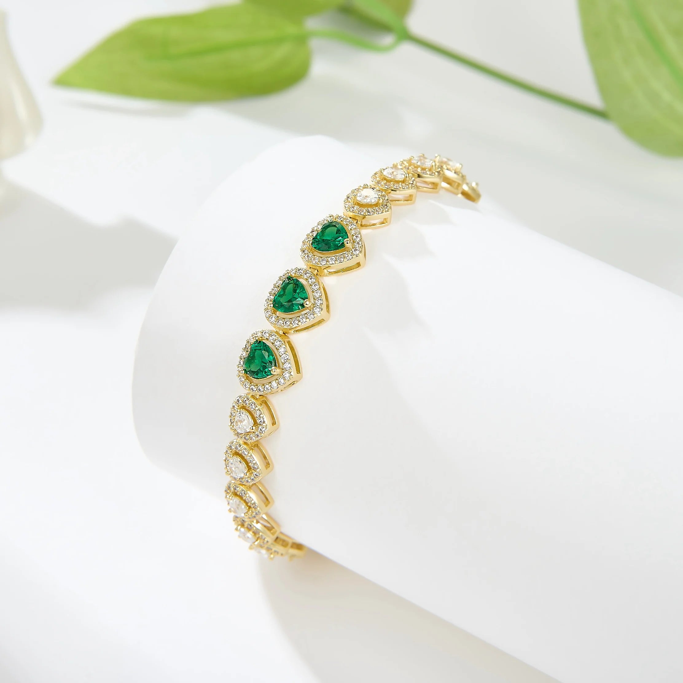 ✨ Pulsera Tennis Dorada con Piedra Verde – Elegancia que Deja Huella ✨