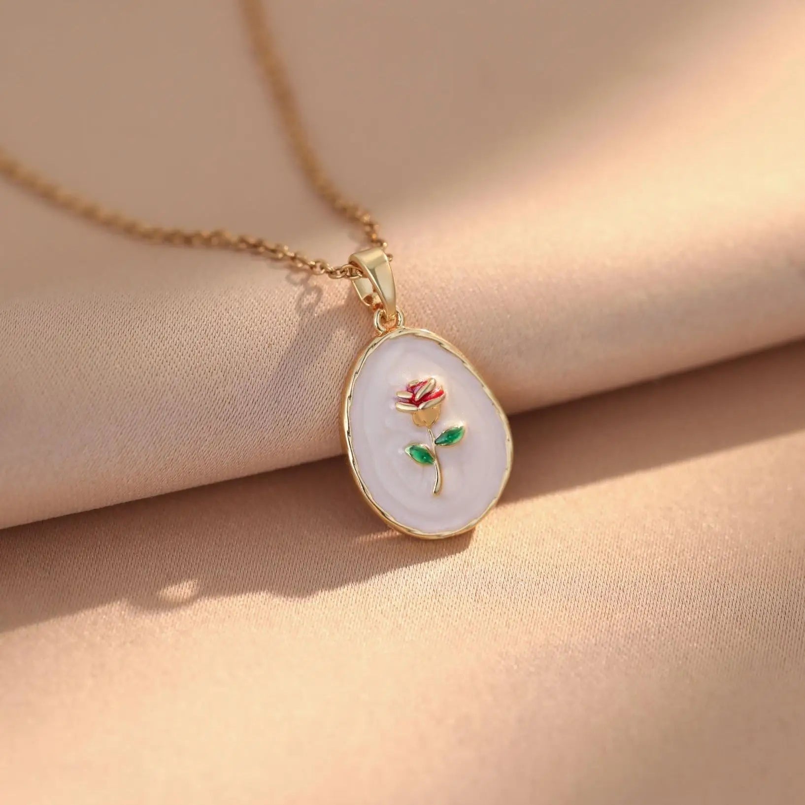 ✨ COLLAR DE ROSA DORADA ✨