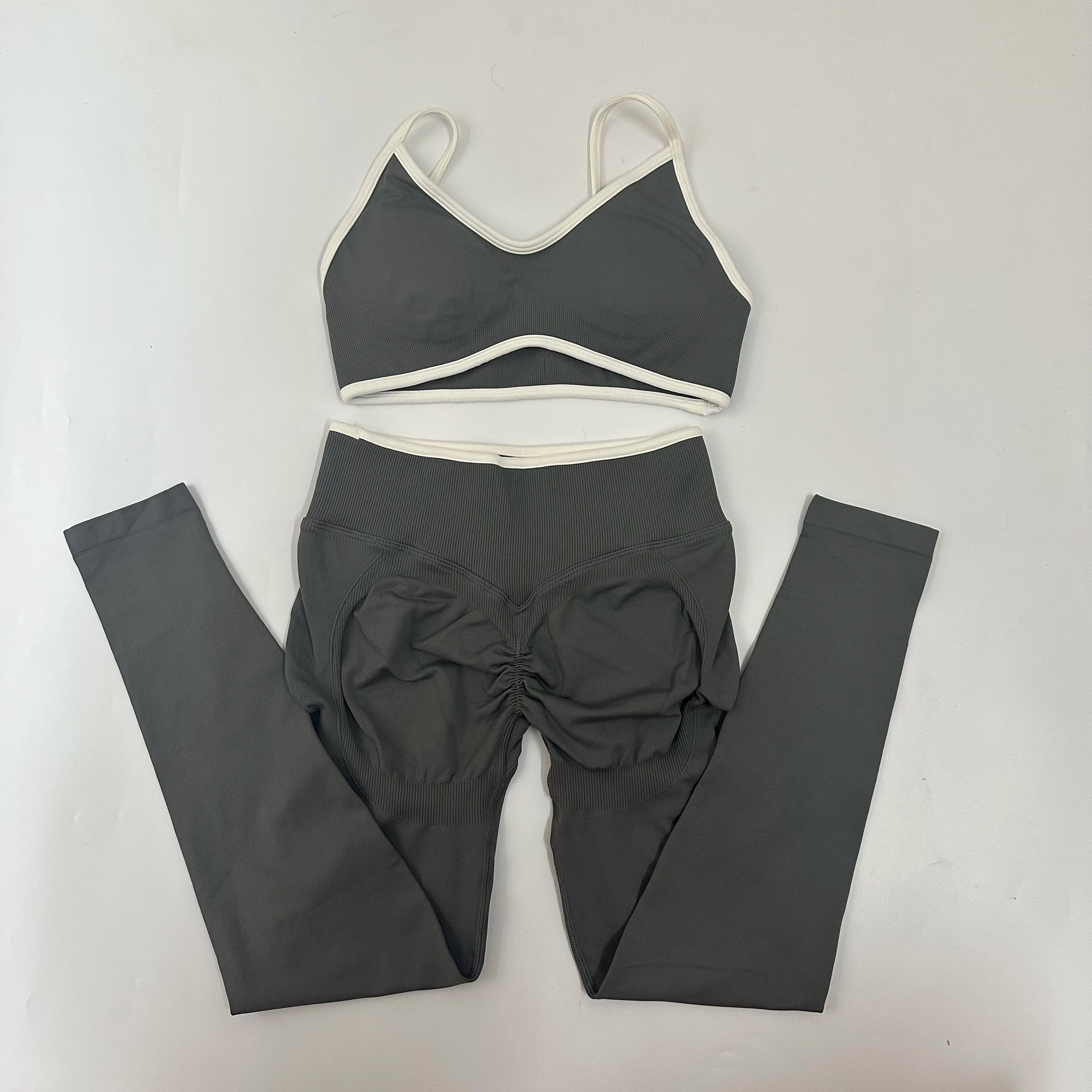 Conjunto Deportivo Seamless Mujer 2 Piezas – Leggings Scrunch + Top Halter