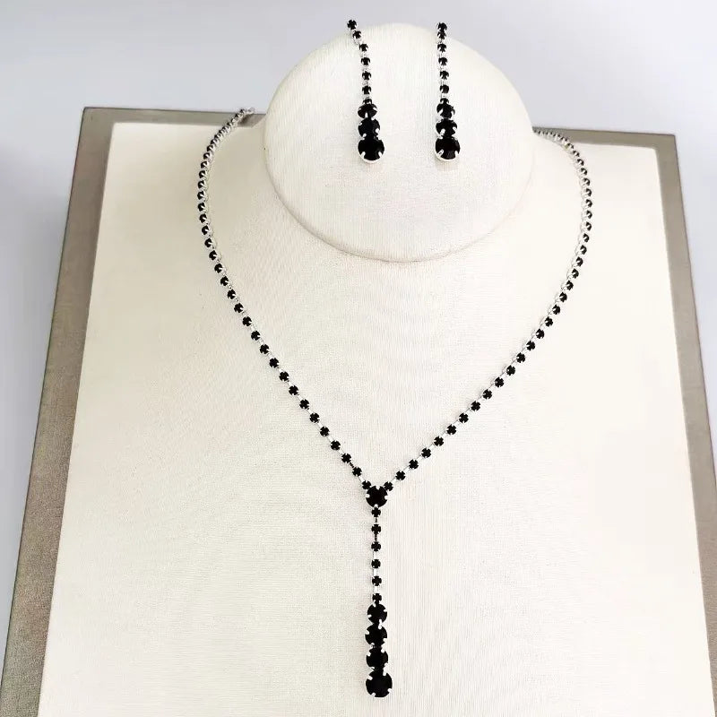 Collar Elegante de Acero Inoxidable – Estilo Clásico para Mujer