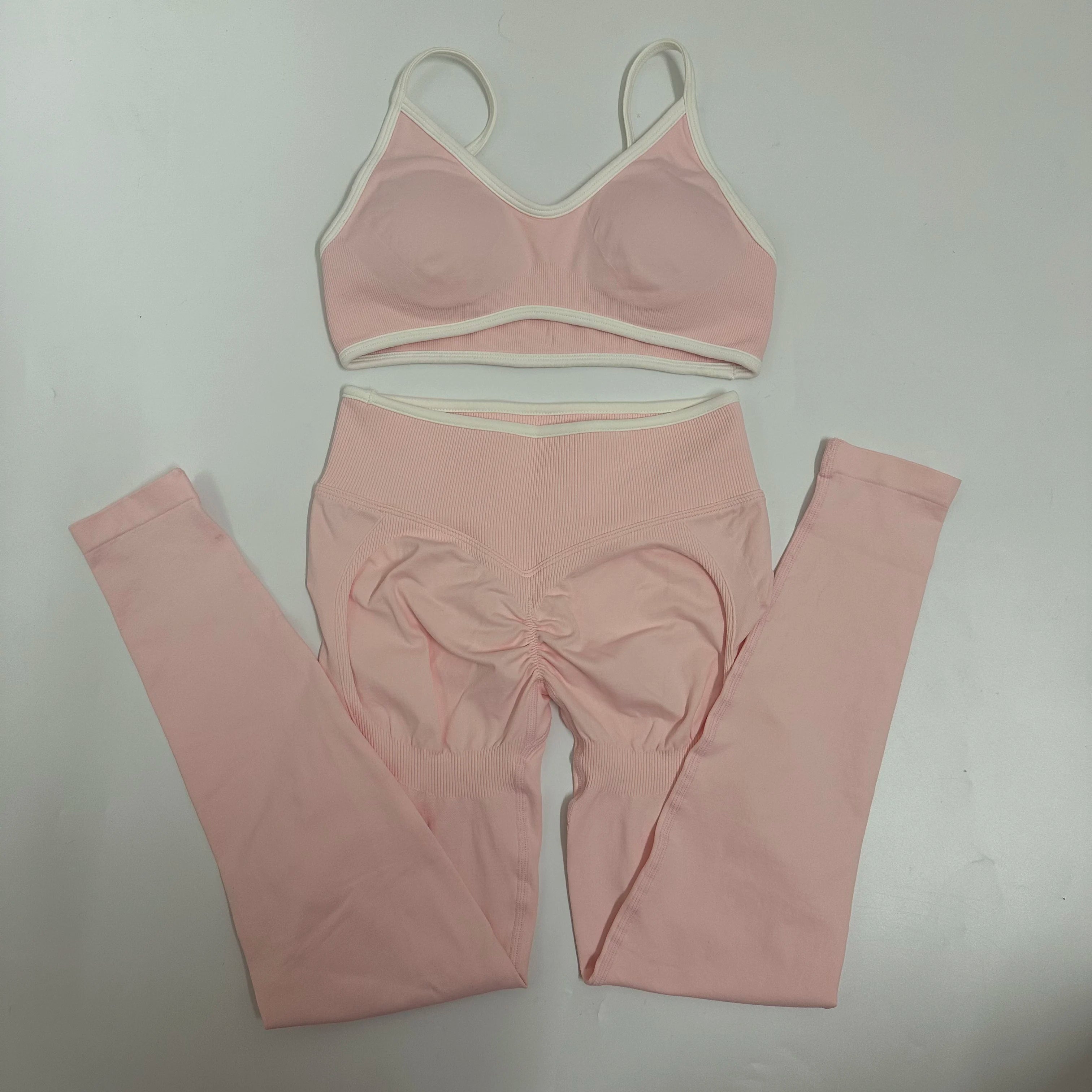 Conjunto Deportivo Seamless Mujer 2 Piezas – Leggings Scrunch + Top Halter