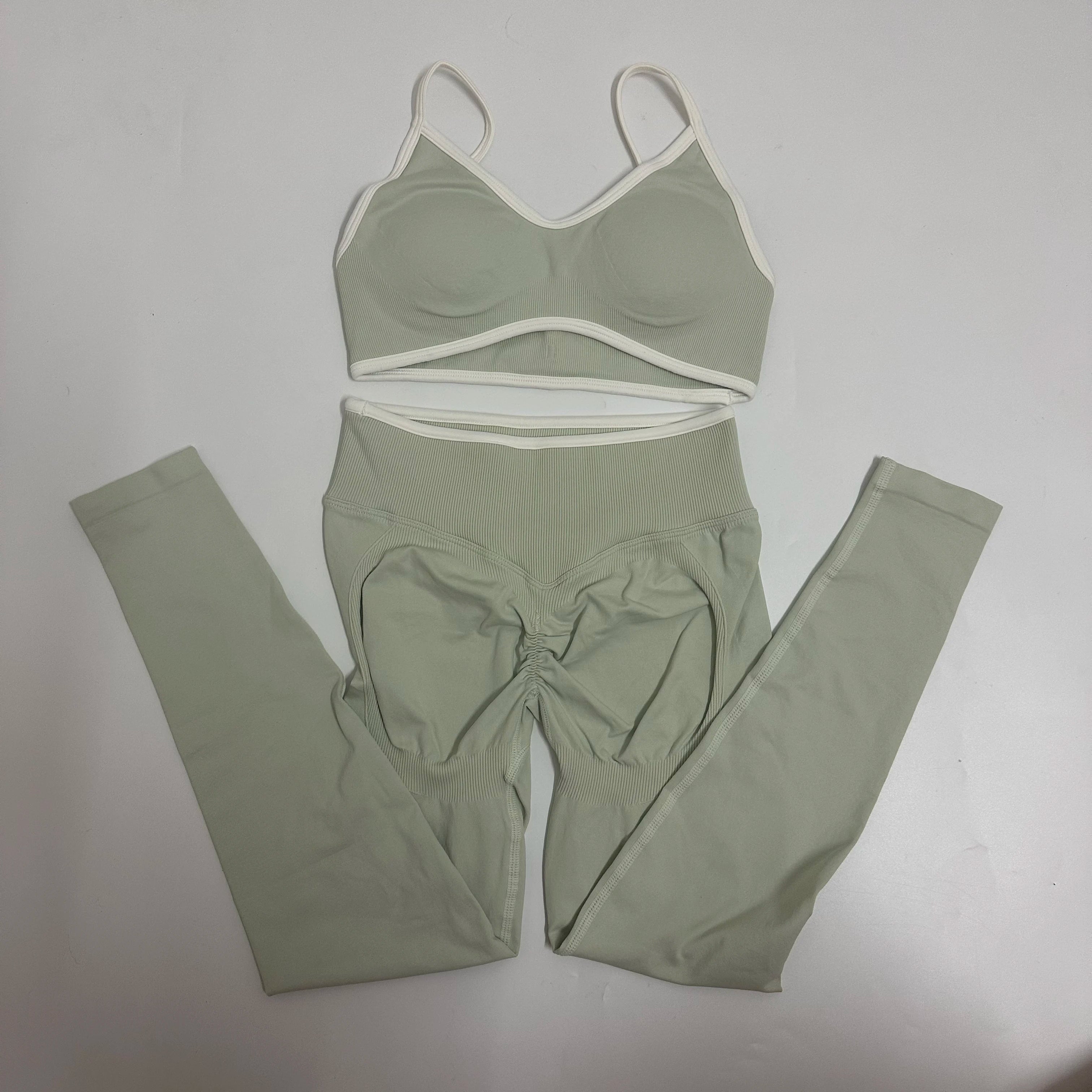 Conjunto Deportivo Seamless Mujer 2 Piezas – Leggings Scrunch + Top Halter