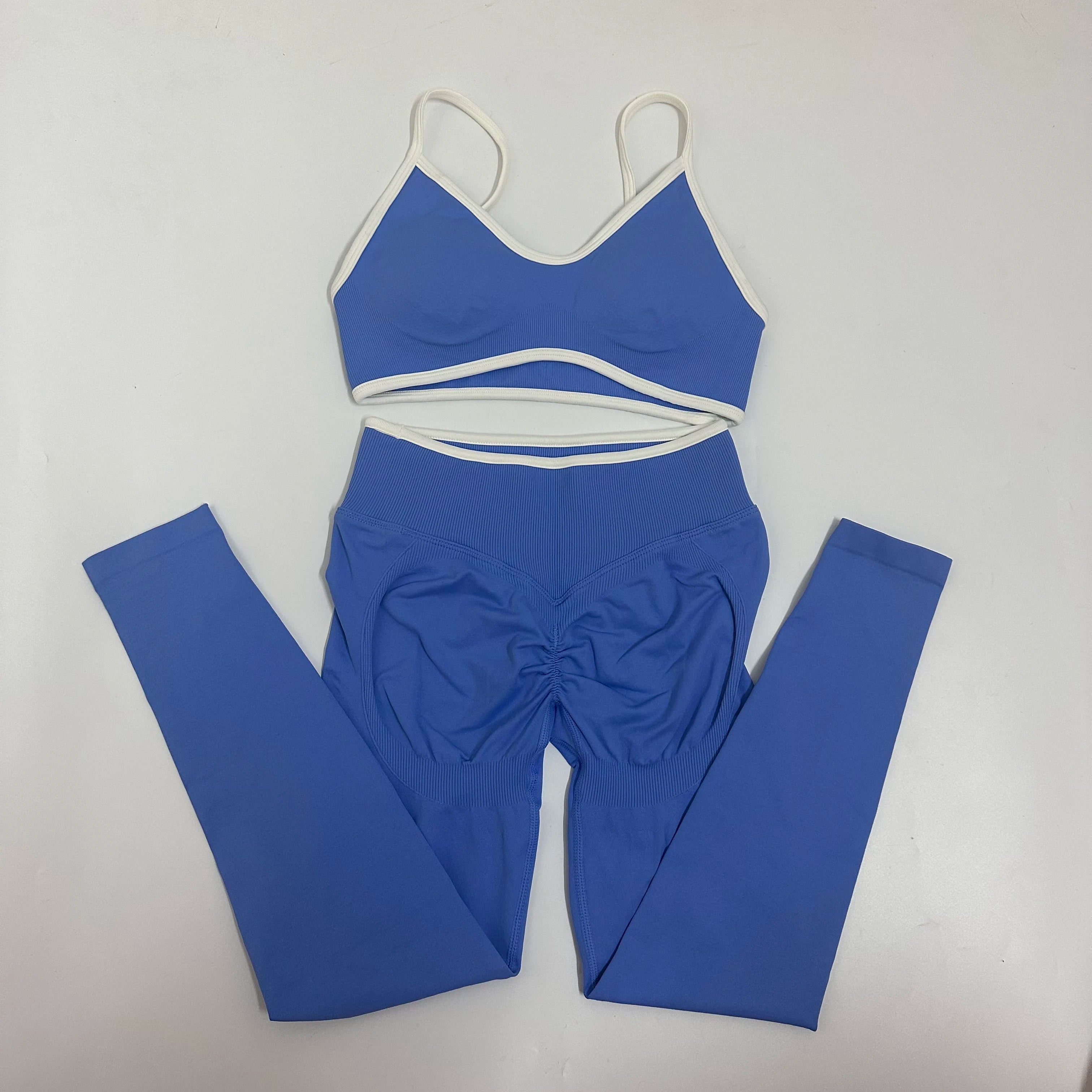 Conjunto Deportivo Seamless Mujer 2 Piezas – Leggings Scrunch + Top Halter