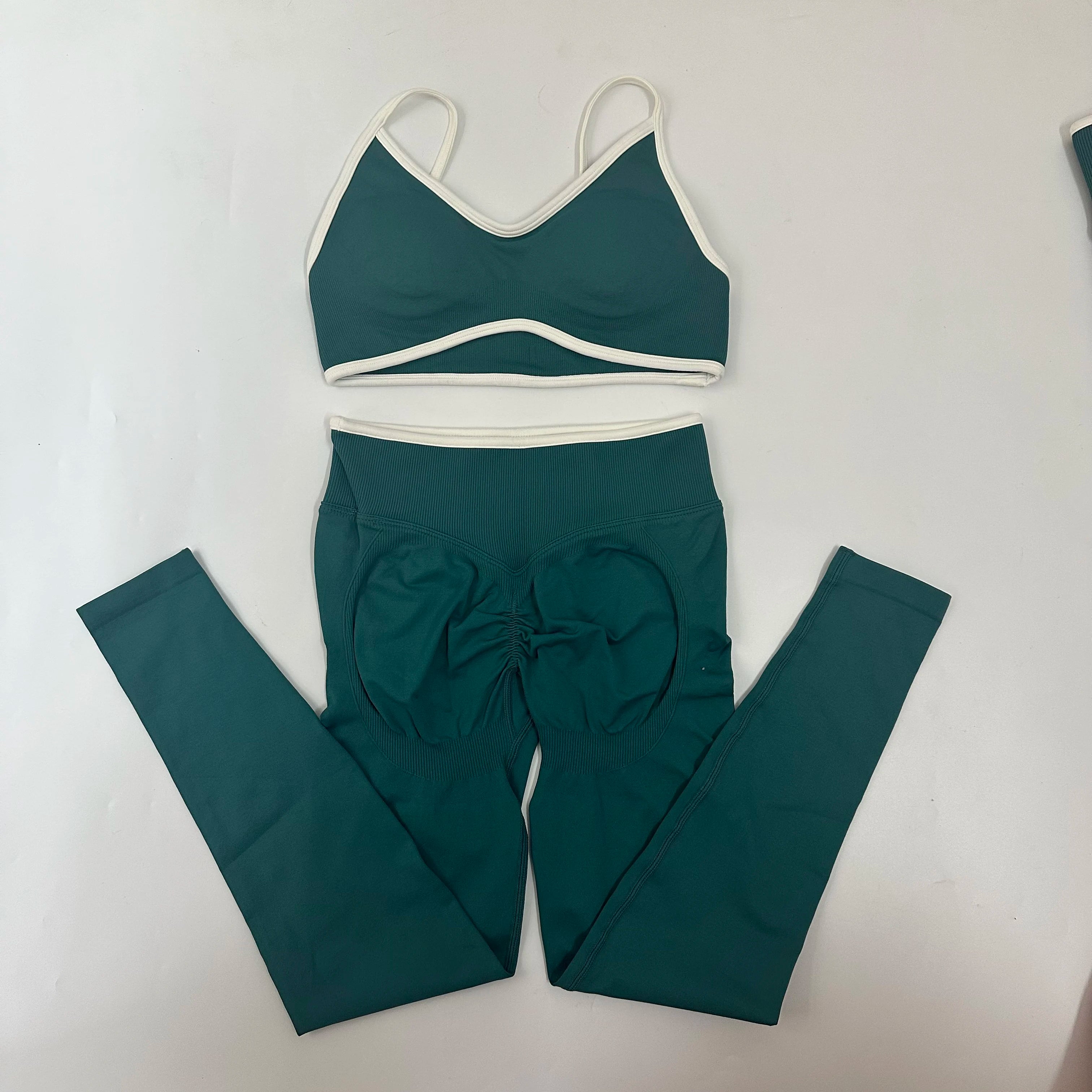 Conjunto Deportivo Seamless Mujer 2 Piezas – Leggings Scrunch + Top Halter