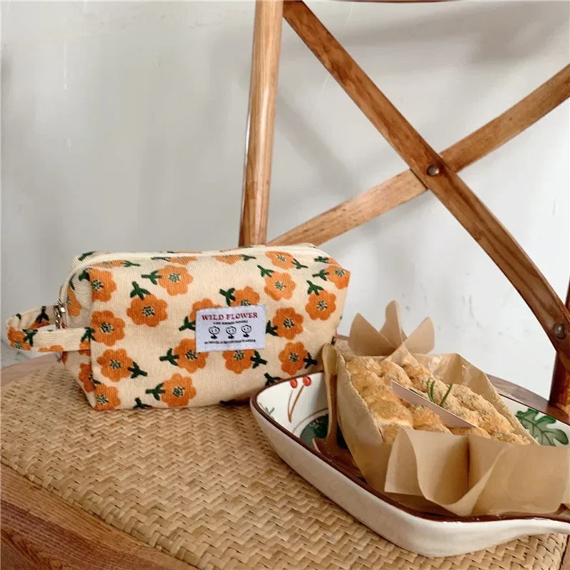 Neceser de Maquillaje de Pana Floral – Dulce, Práctico y Tendencia ✨
