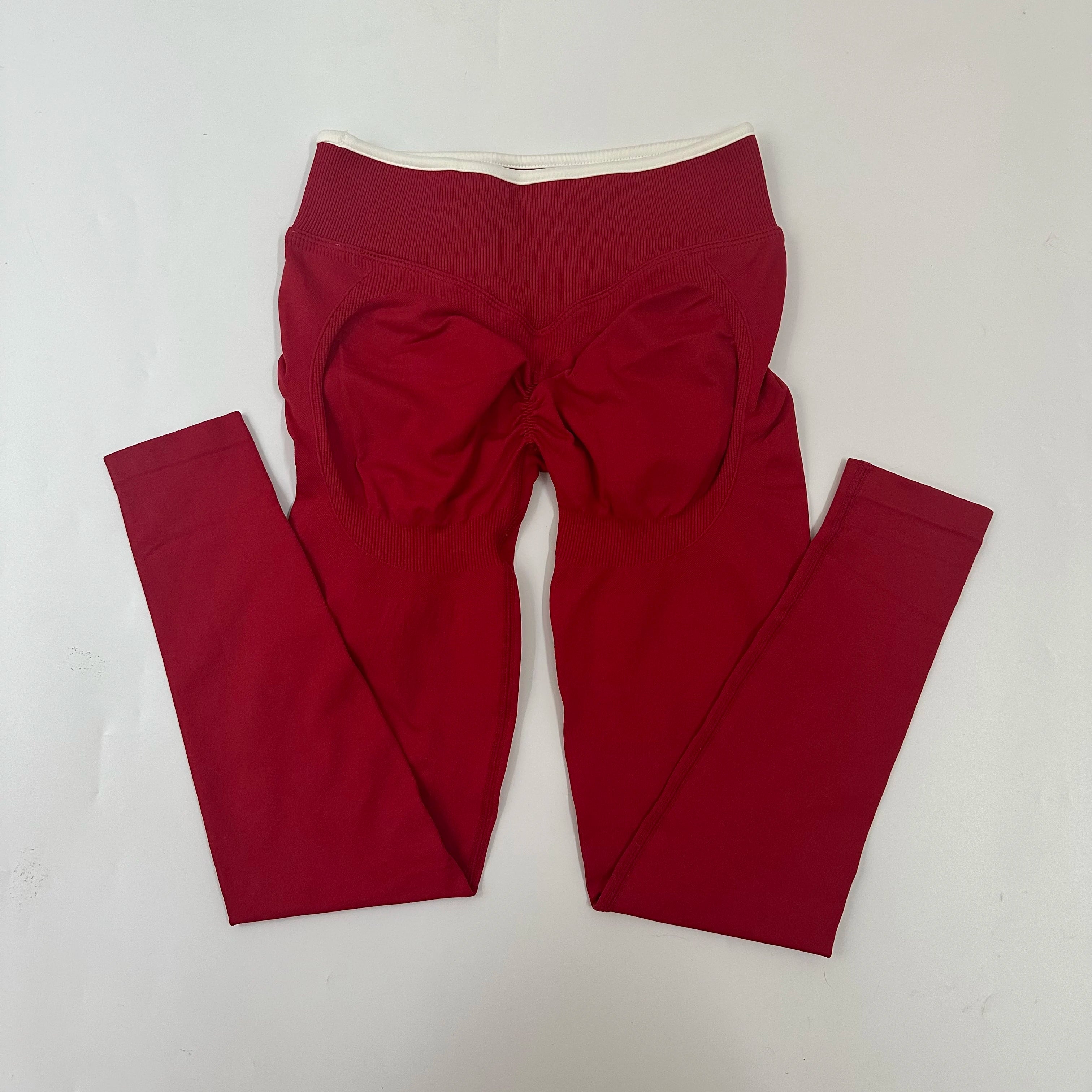 Conjunto Deportivo Seamless Mujer 2 Piezas – Leggings Scrunch + Top Halter